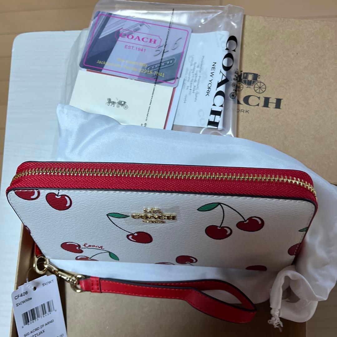 さくらんぼ柄コーチ長財布