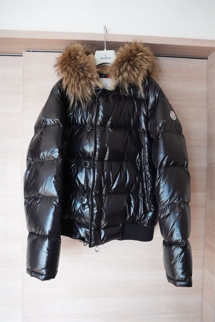 【モンクレール　BULGARIE　ダウンジャケット】