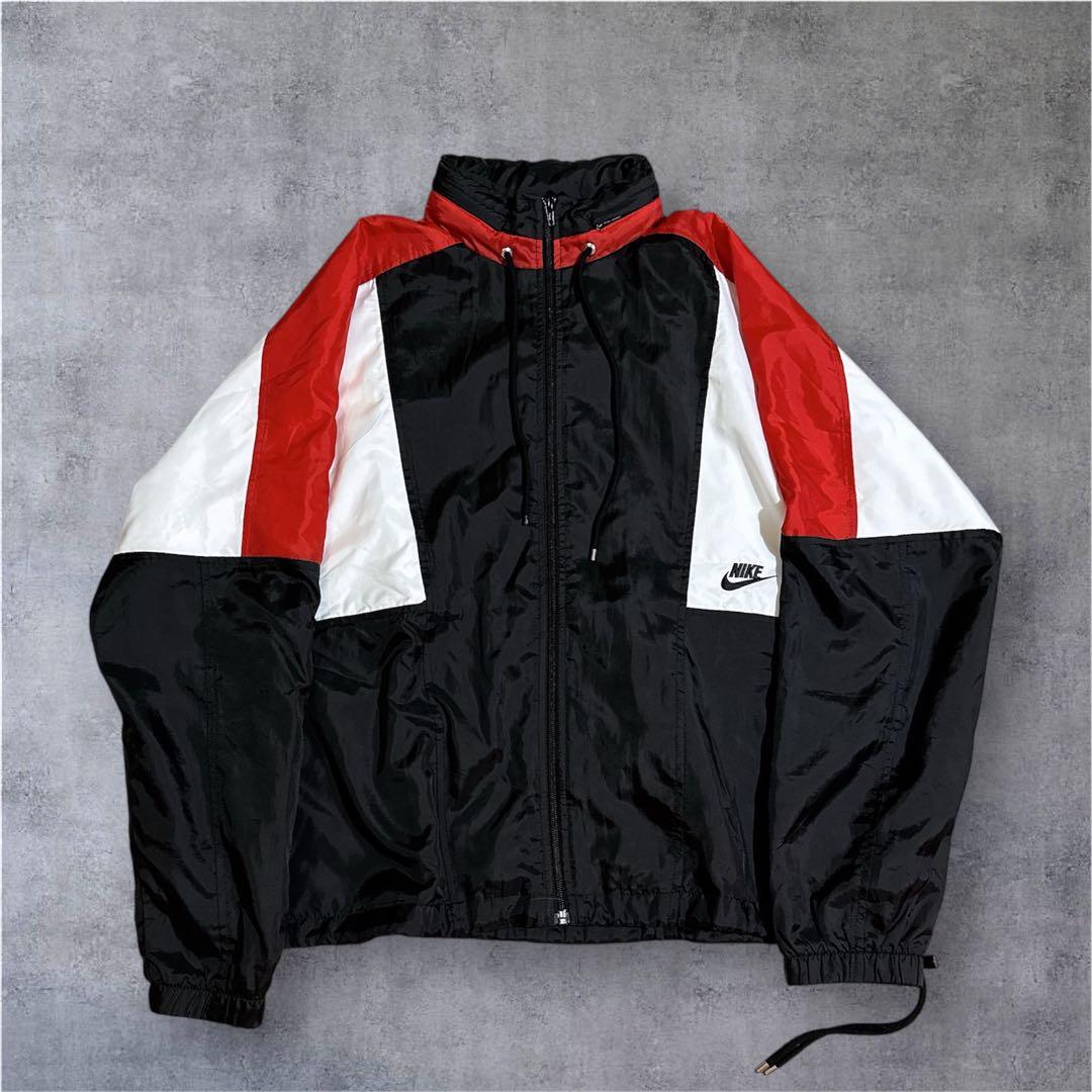 NIKEナイキ ナイロンジャケット サイズL ユニセックス　フード収納