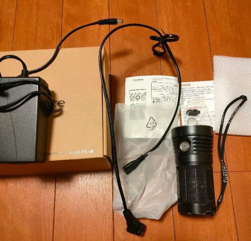 ThruNite TN50 懐中電灯