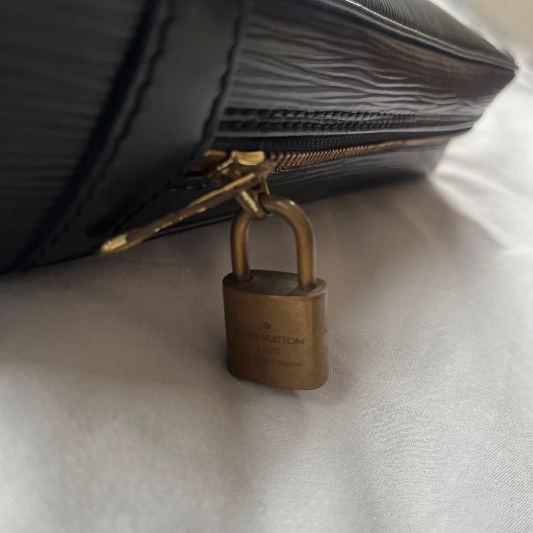 Louis Vuitton エピ ポルトドキュマン(Watchworld)