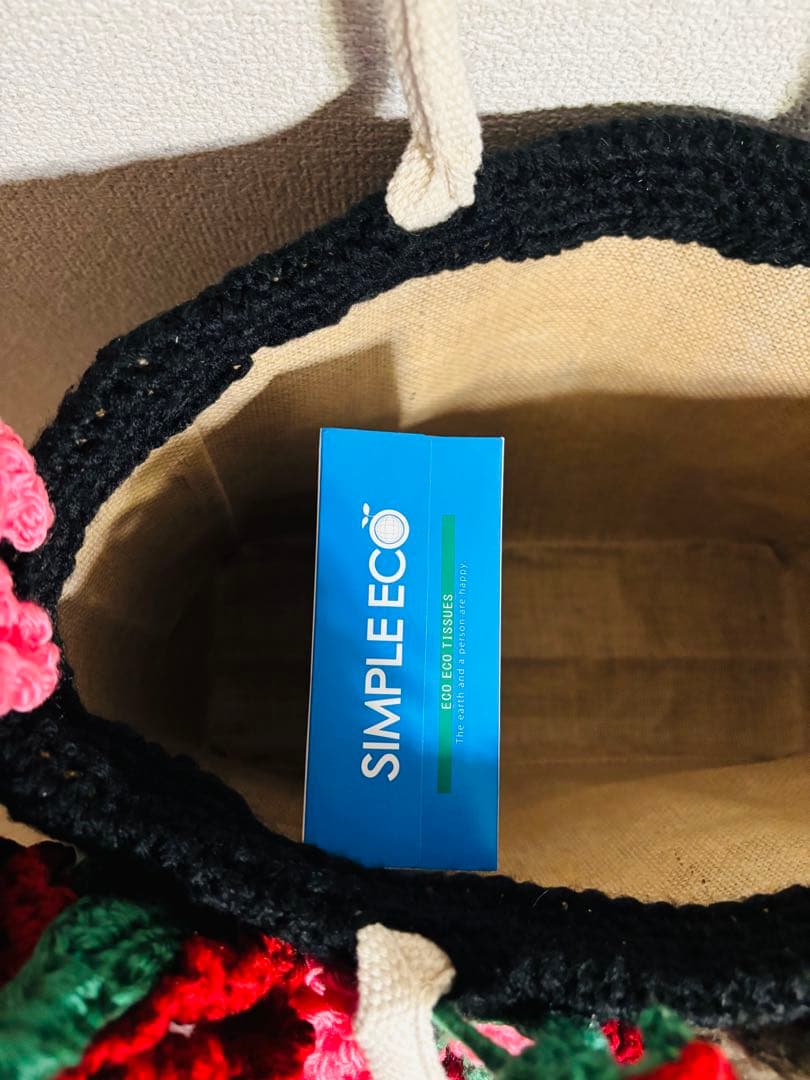 手編みトートバッグ　ウサギ　カーネーションの 花