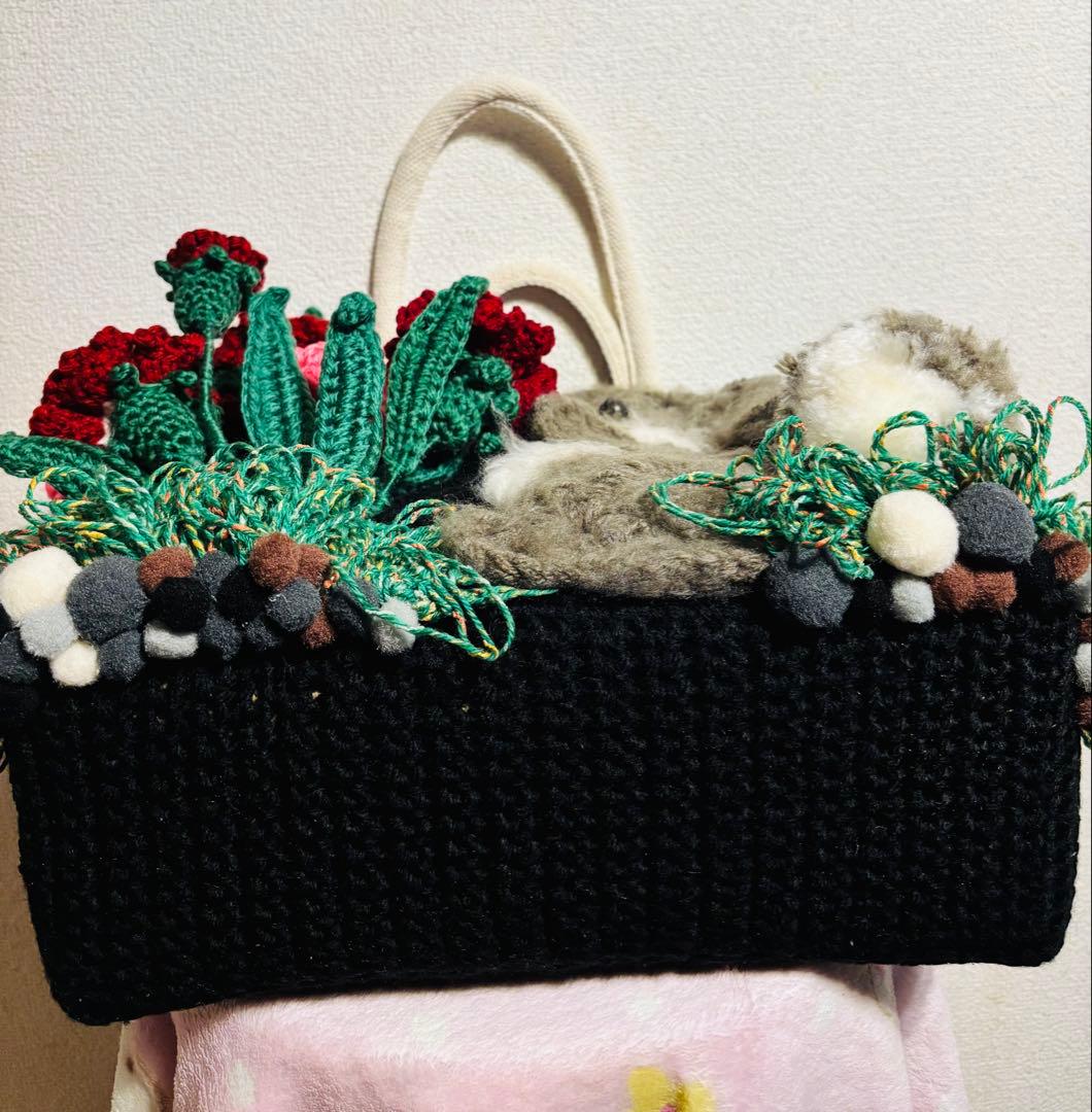 手編みトートバッグ　ウサギ　カーネーションの 花