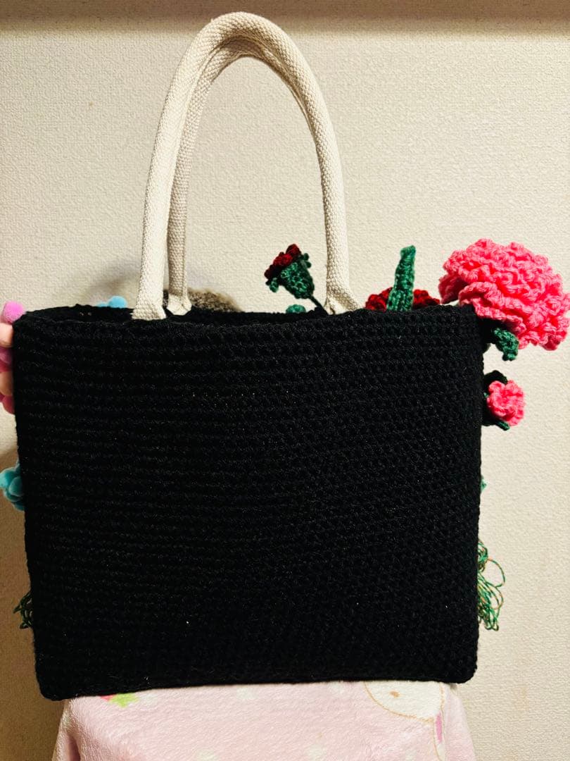 手編みトートバッグ　ウサギ　カーネーションの 花