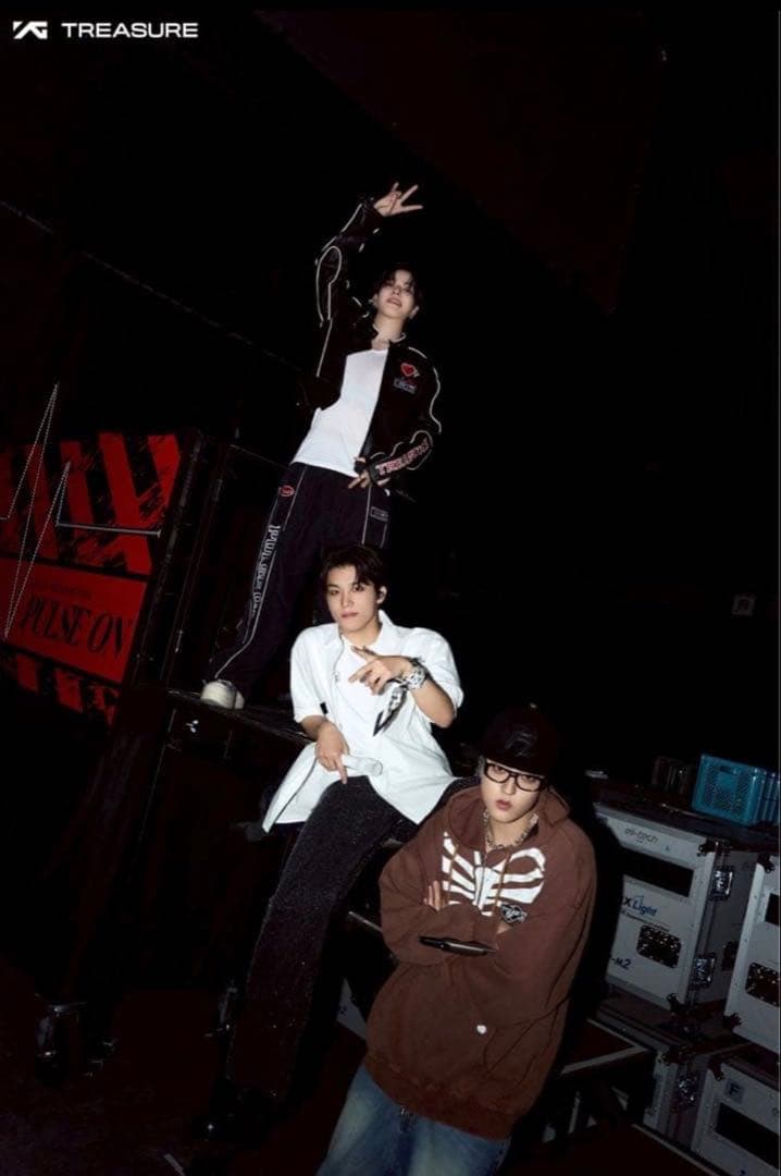 TREASURE PULSE ON ジップアップフーディー BROWN