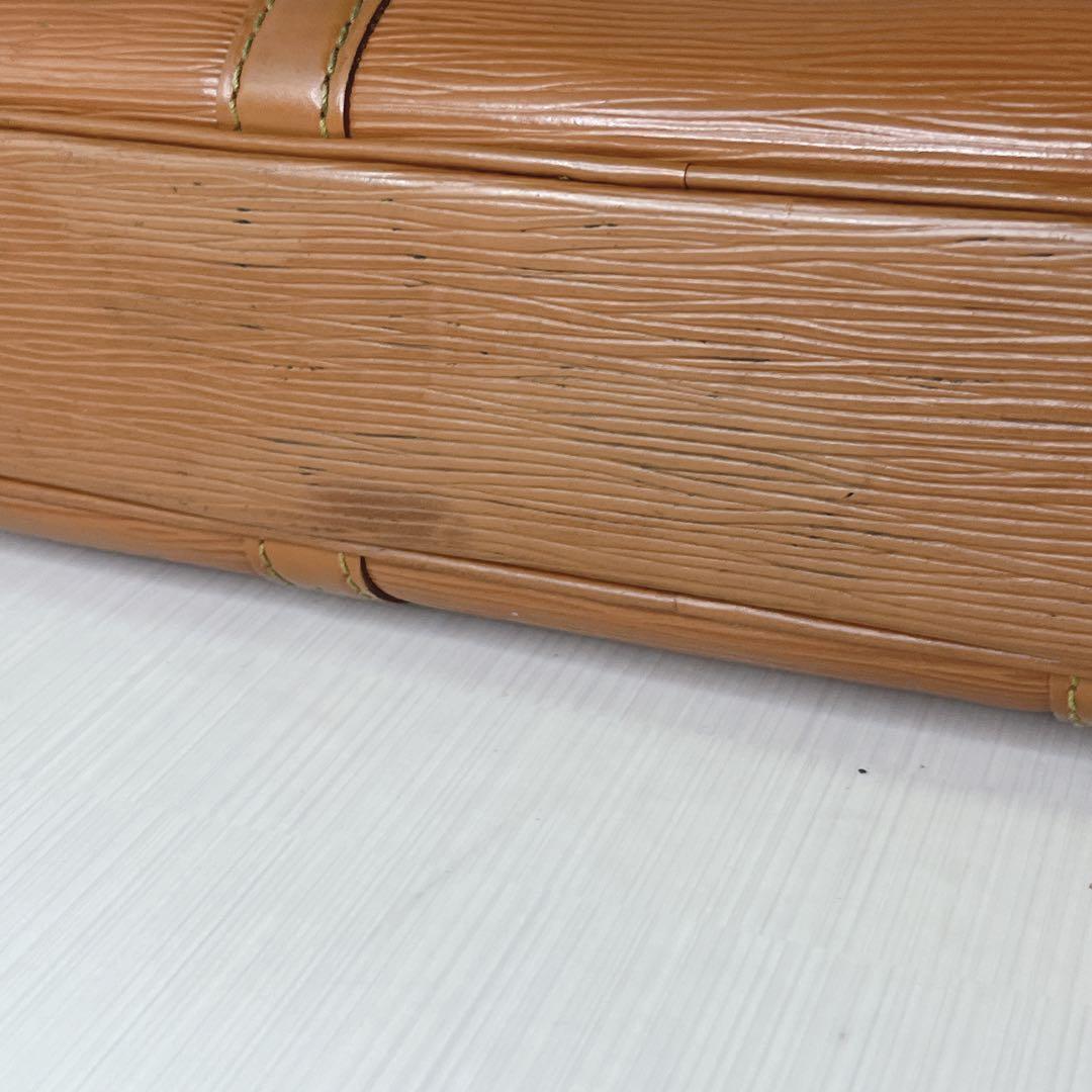 ルイヴィトン ポルトドキュマンボワヤージュ ジパングゴールド エピ