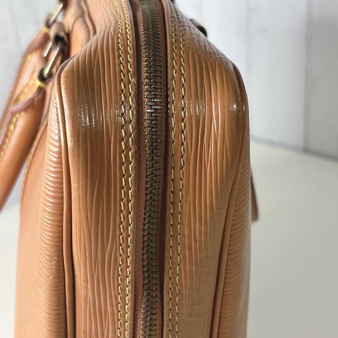 ルイヴィトン ポルトドキュマンボワヤージュ ジパングゴールド エピ