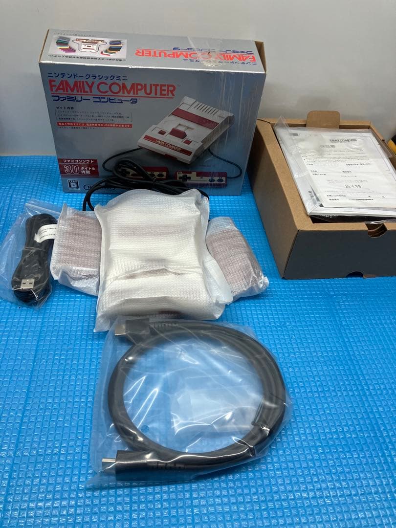 未使用品　ニンテンドークラシックミニ ファミリーコンピュータ