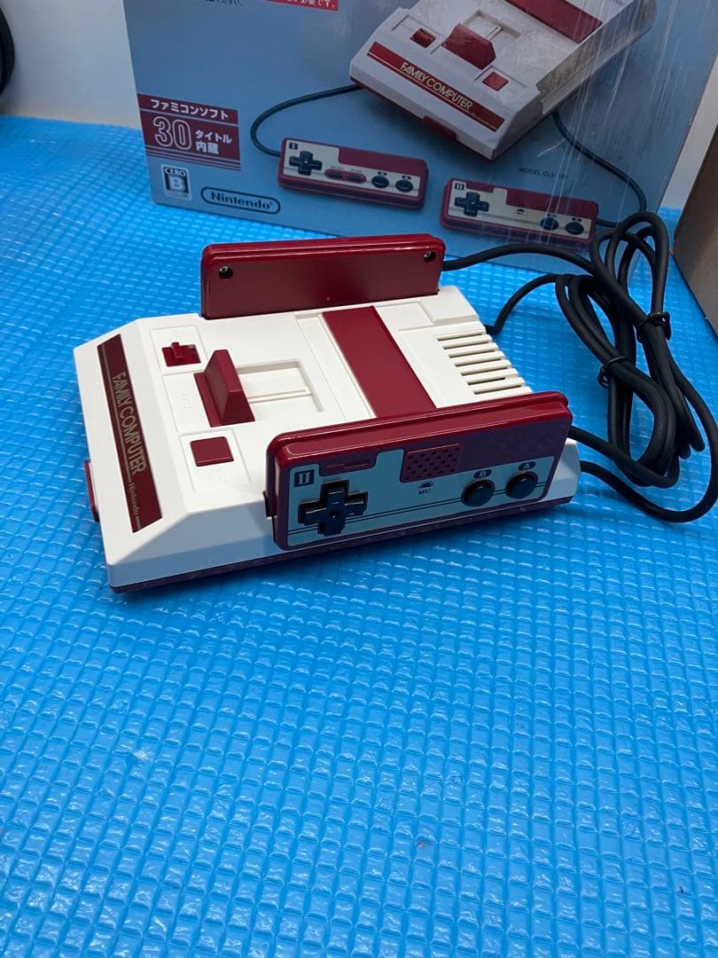 未使用品　ニンテンドークラシックミニ ファミリーコンピュータ