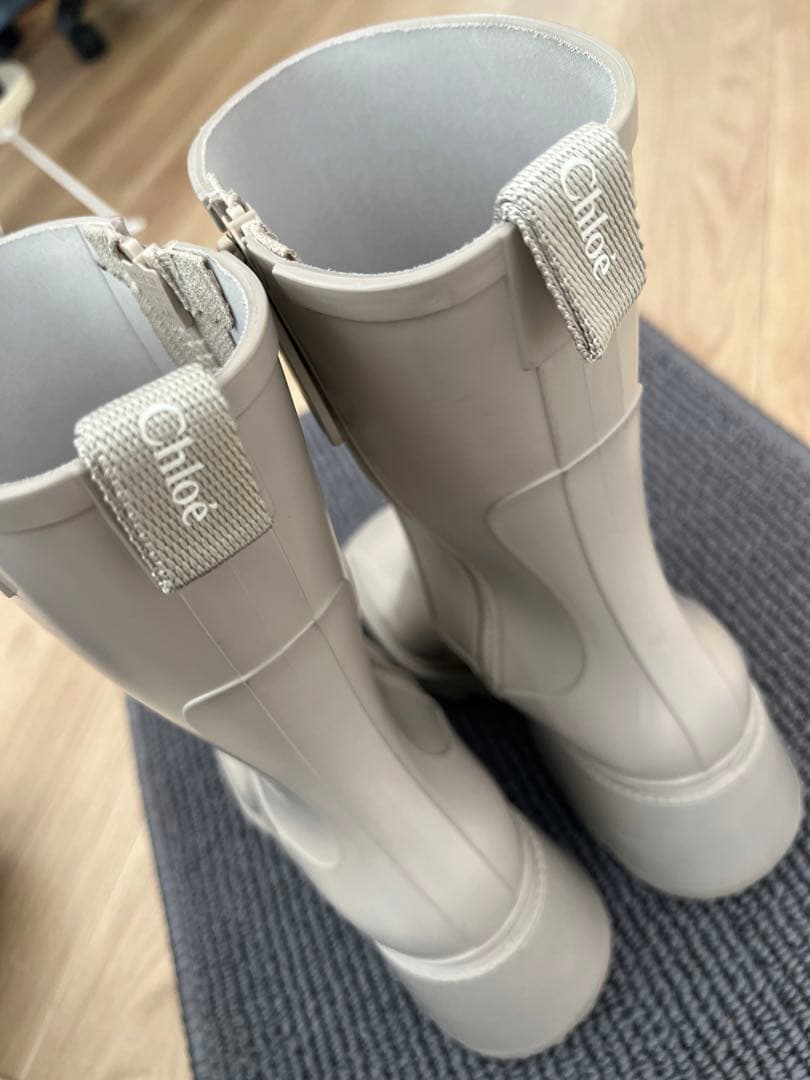 Chloé BETTYレインブーツ(ベージュ)