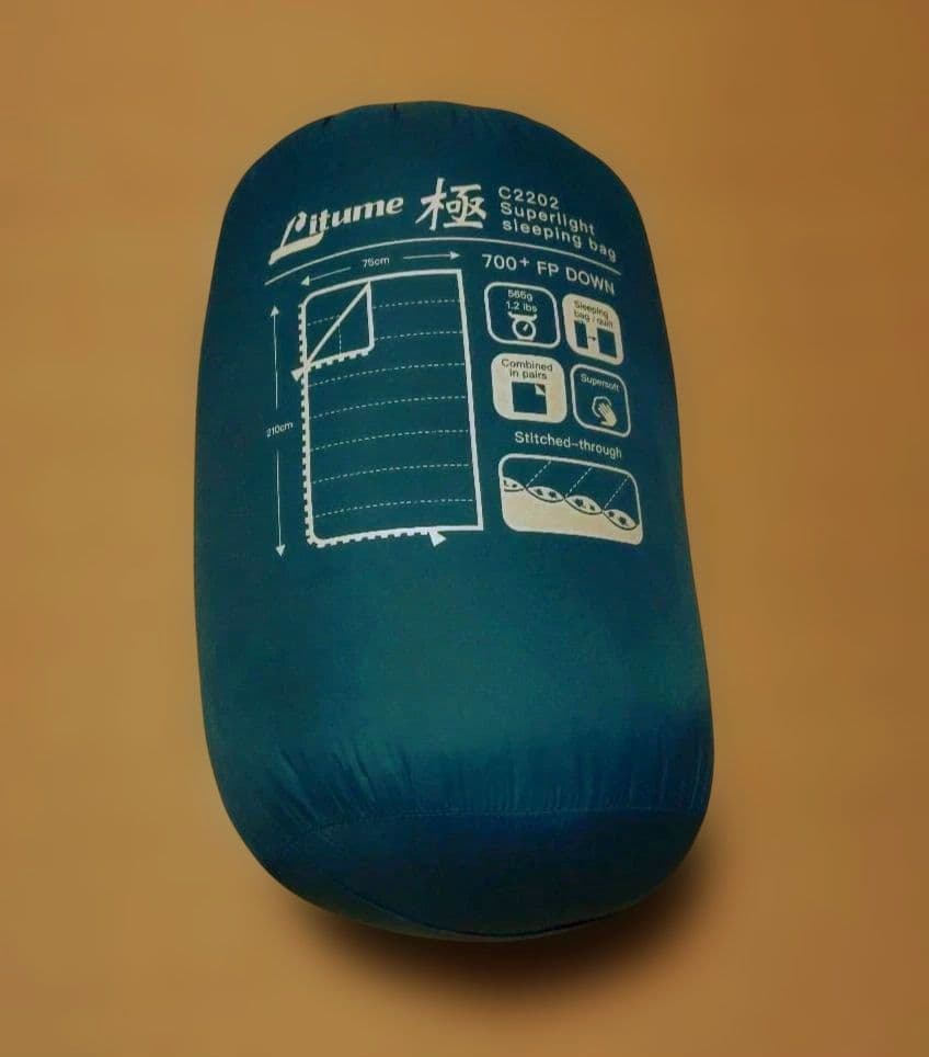 【美品】軽量シュラフ565g スリーシーズン用　Litume C2202 寝袋