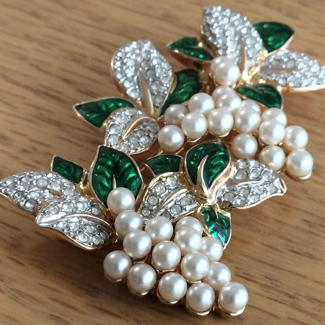 SWAROVSKI 葡萄ブローチfauxパール パヴェクリスタル エナメル 希少