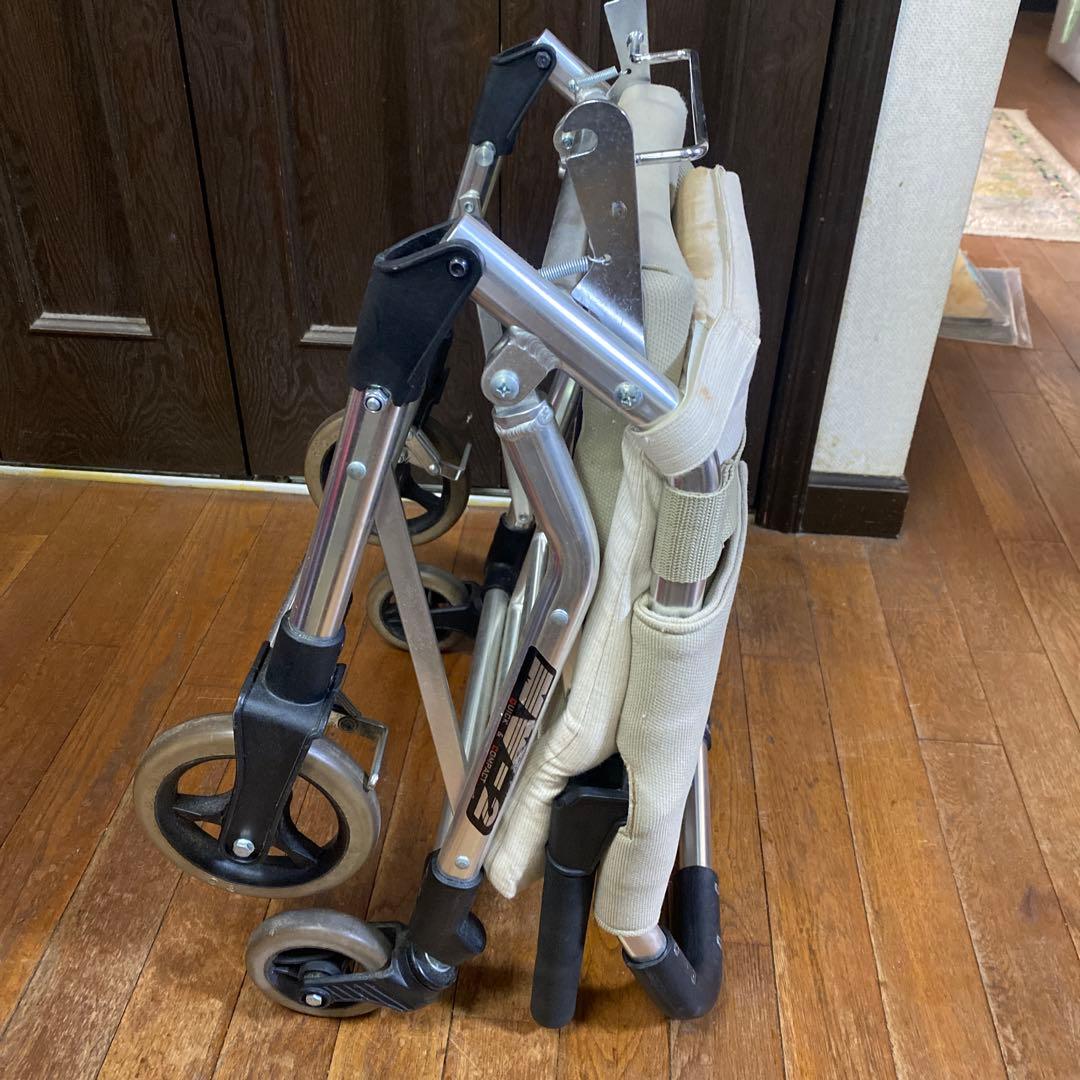 介護用椅子　折りたたみ可能　ブレーキ付き　送料込み