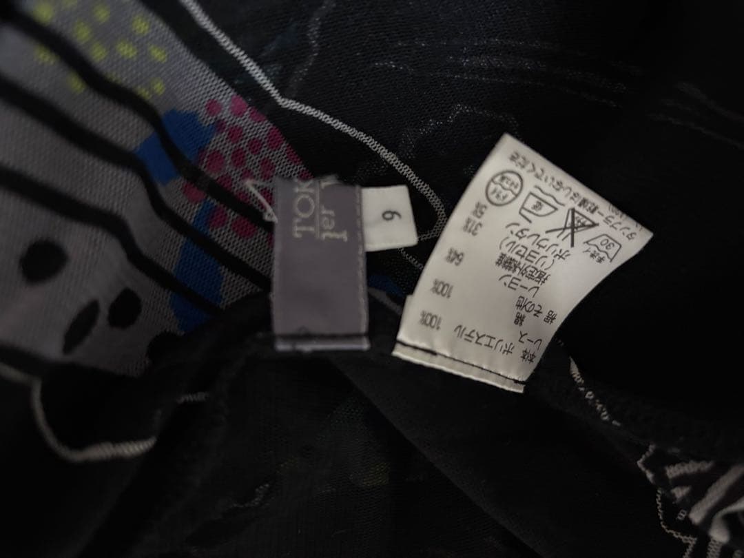 ☆美品トクコ　チュール素材チュニック　黒地に鮮やかお魚