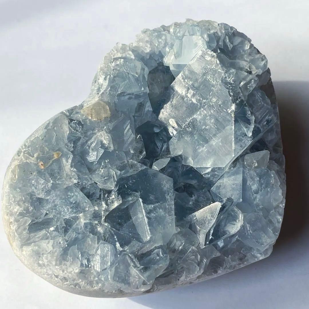 セレスタイト　綺麗なハート型　マダガスカル産 水晶