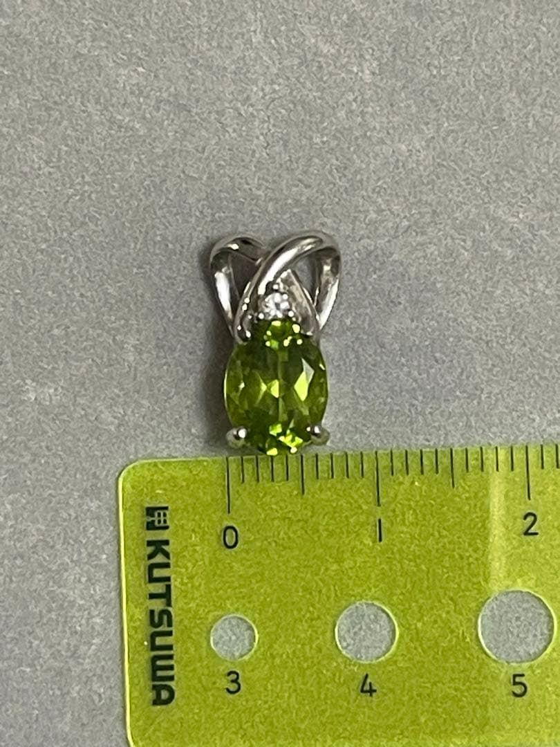 【8月誕生石】ペリドットオーバルカットペンダントトップ