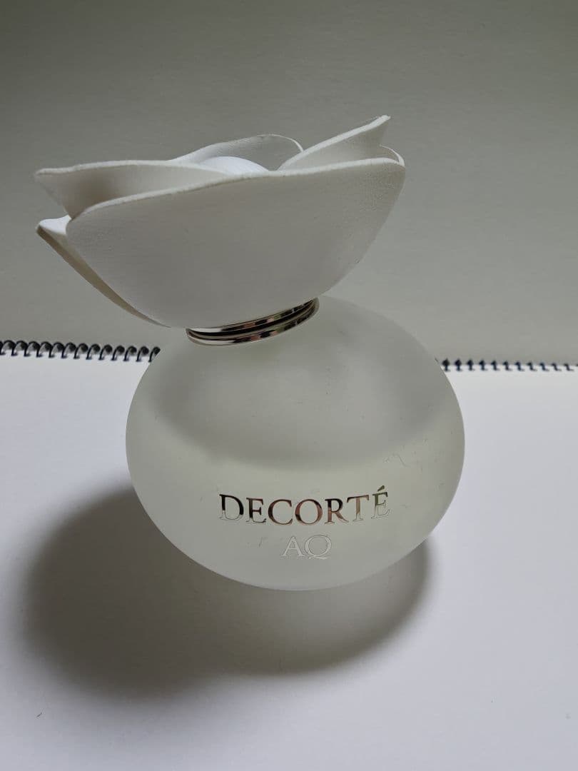 香水 コスメデコルテ AQ 100ml 花の形状キャップ