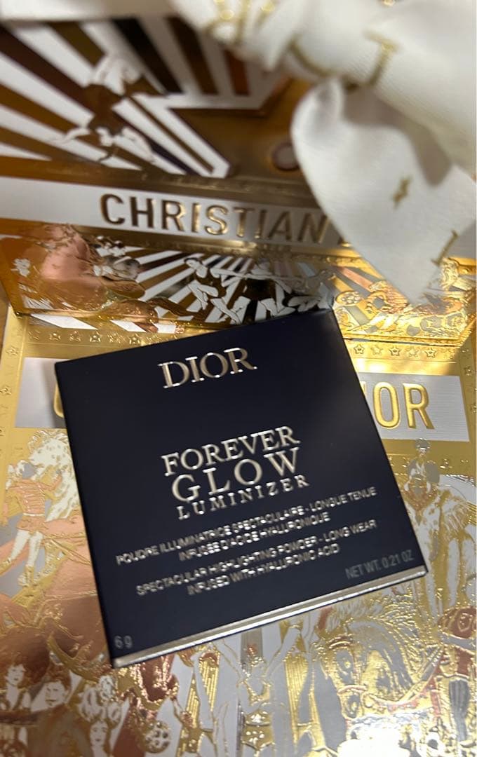 ラスト　本日発送　ディオールスキン フォーエヴァー グロウ ルミナイザー 001