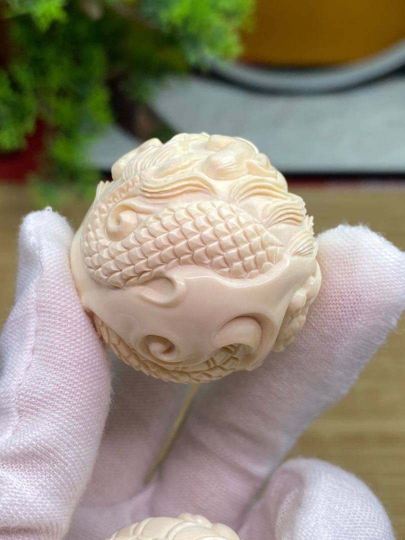 天然マンモス牙美しい手作り彫刻 龍行天下 保健球
