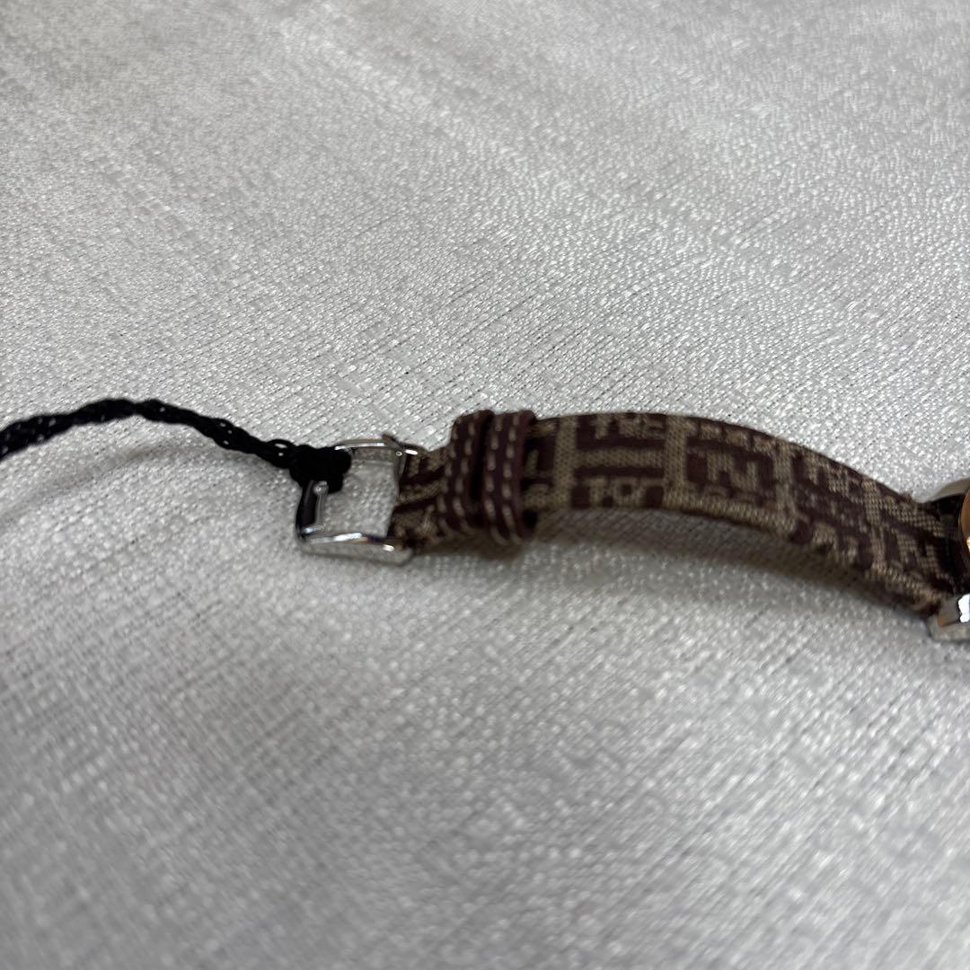 【新品未使用】FENDIフェンディ☆クラシコ ピンクシェル文字盤 11Pダイヤ