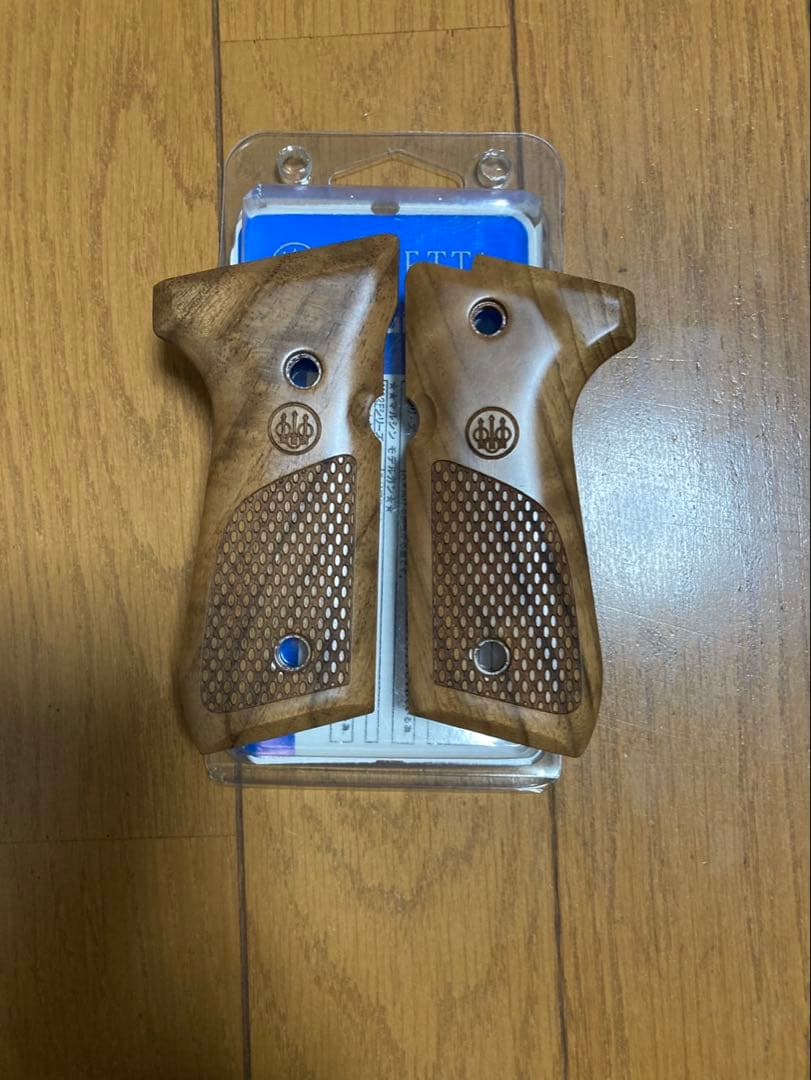 モデルガン　ガスガン　グリップ