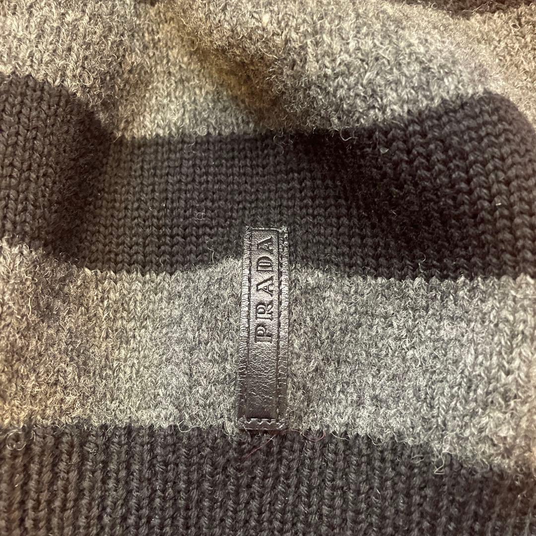 PRADA ストライプ ニット帽 ポンポン付き