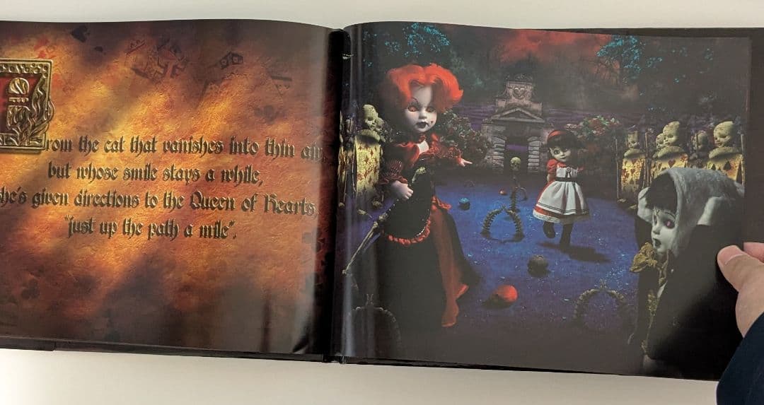 洋書　Living Dead Dolls in Wonderland