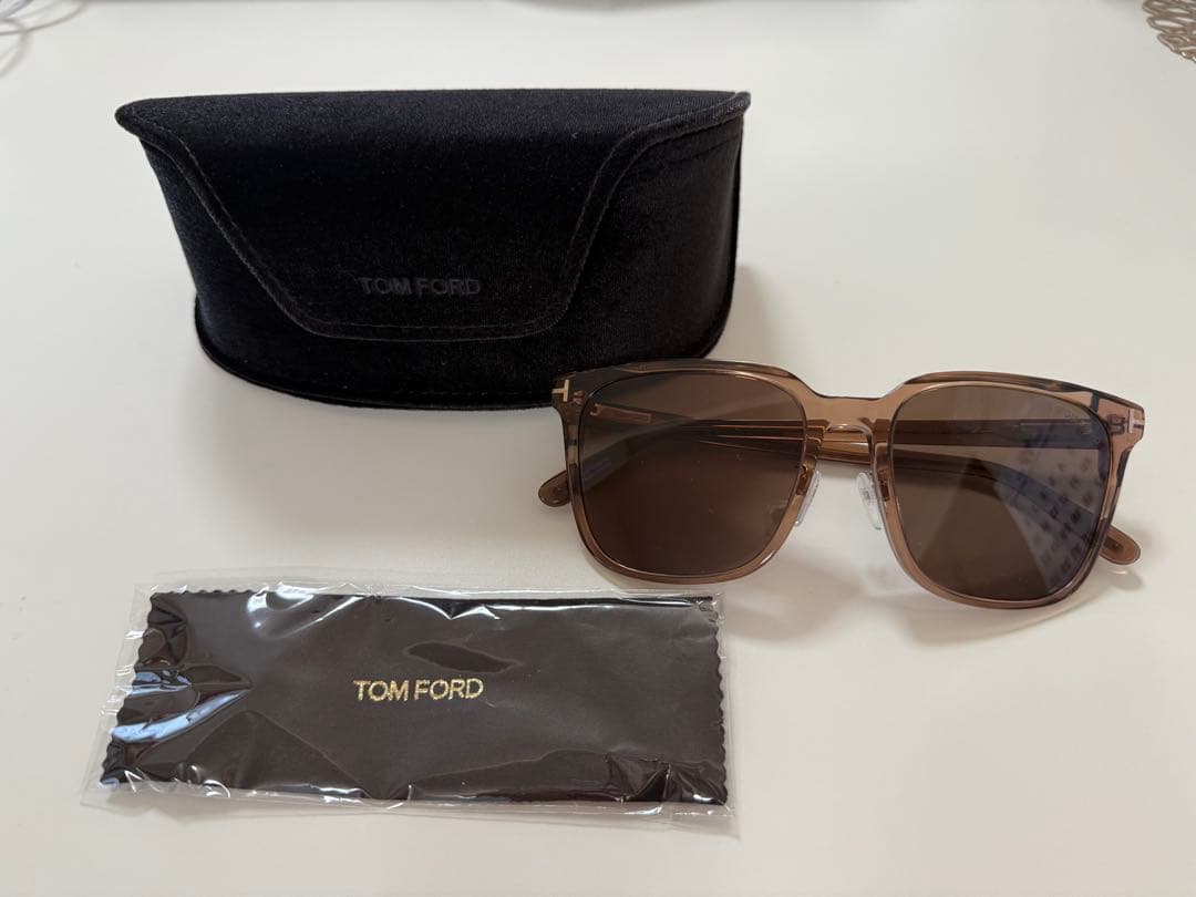 TOM FORD ブラウン スクエア サングラス