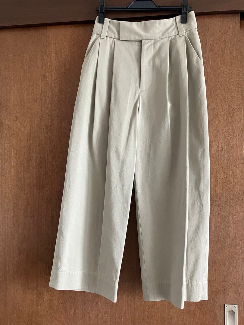 未使用品MARGARET HOWELL グレーベージュパンツサイズII