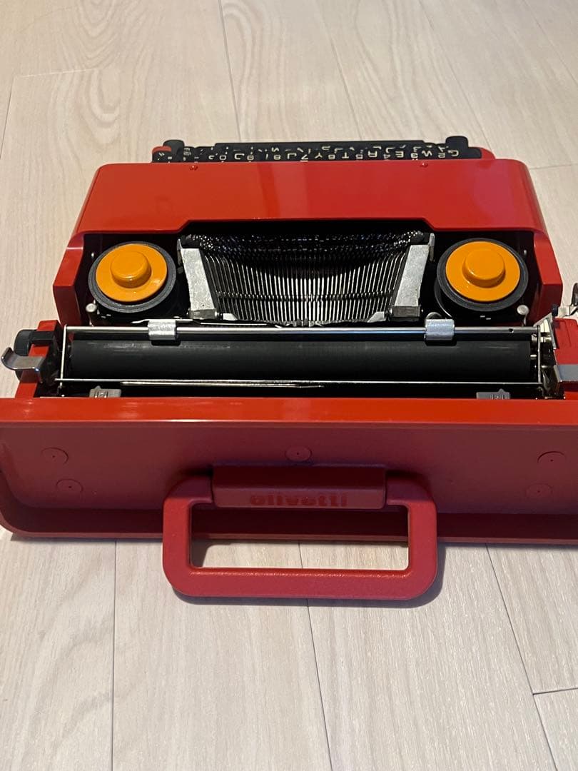 Olivetti オリベッティ Valentine タイプライター 中古品