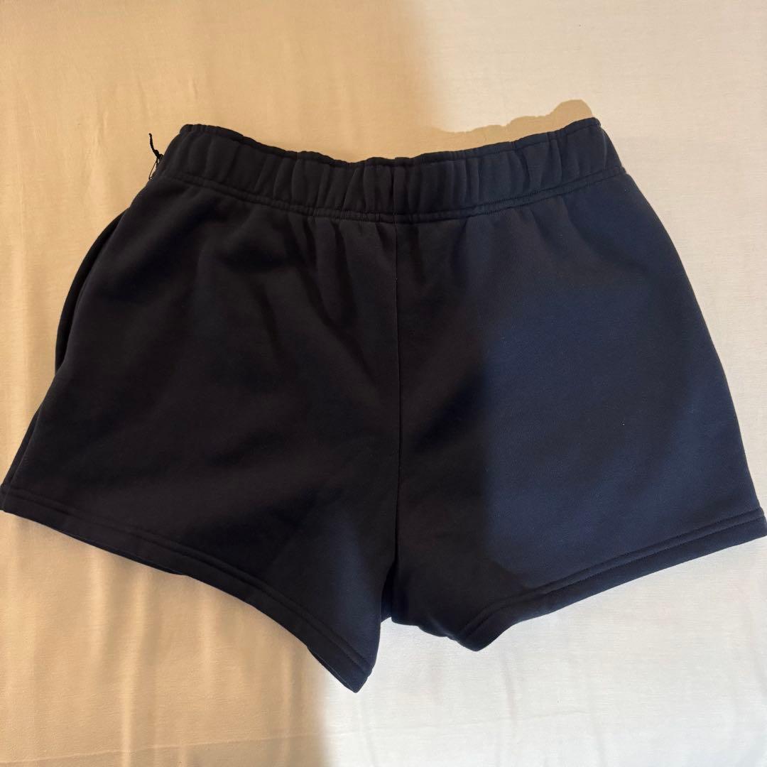 alo ネイビーショートパンツ