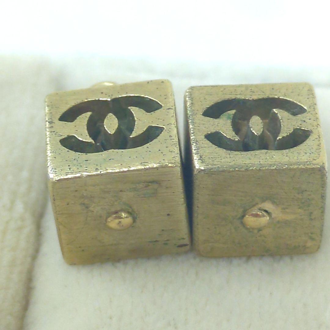 CHANEL　シャネル　ココマーク　キューブ　チャーム　（ピアス用）