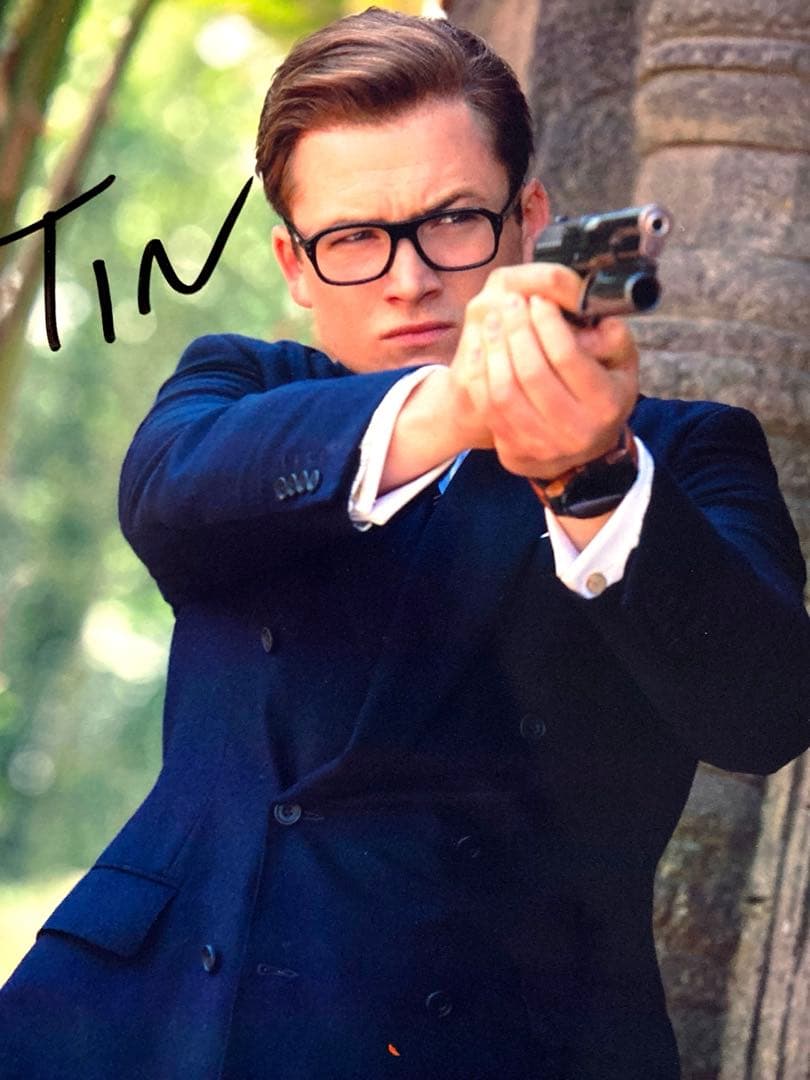 セール中…タロン・エガートン直筆サイン入り2Lサイズ写真…