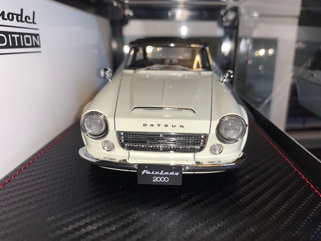 イグニッションモデル 1/18 ダットサンフェアレディ2000(エンジン付き)