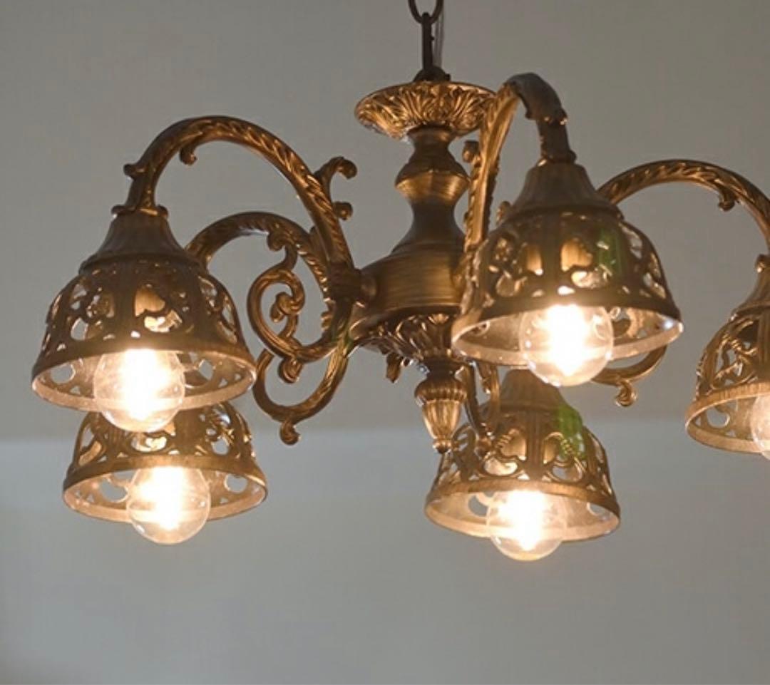 ジョグジャ　Jogjakarta ５灯シャンデリア