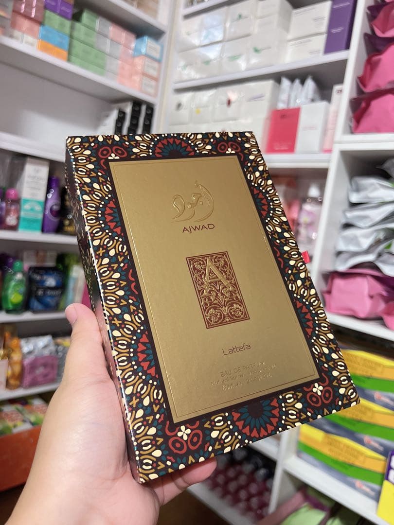 香水(女性用) Ajwad lattafa
