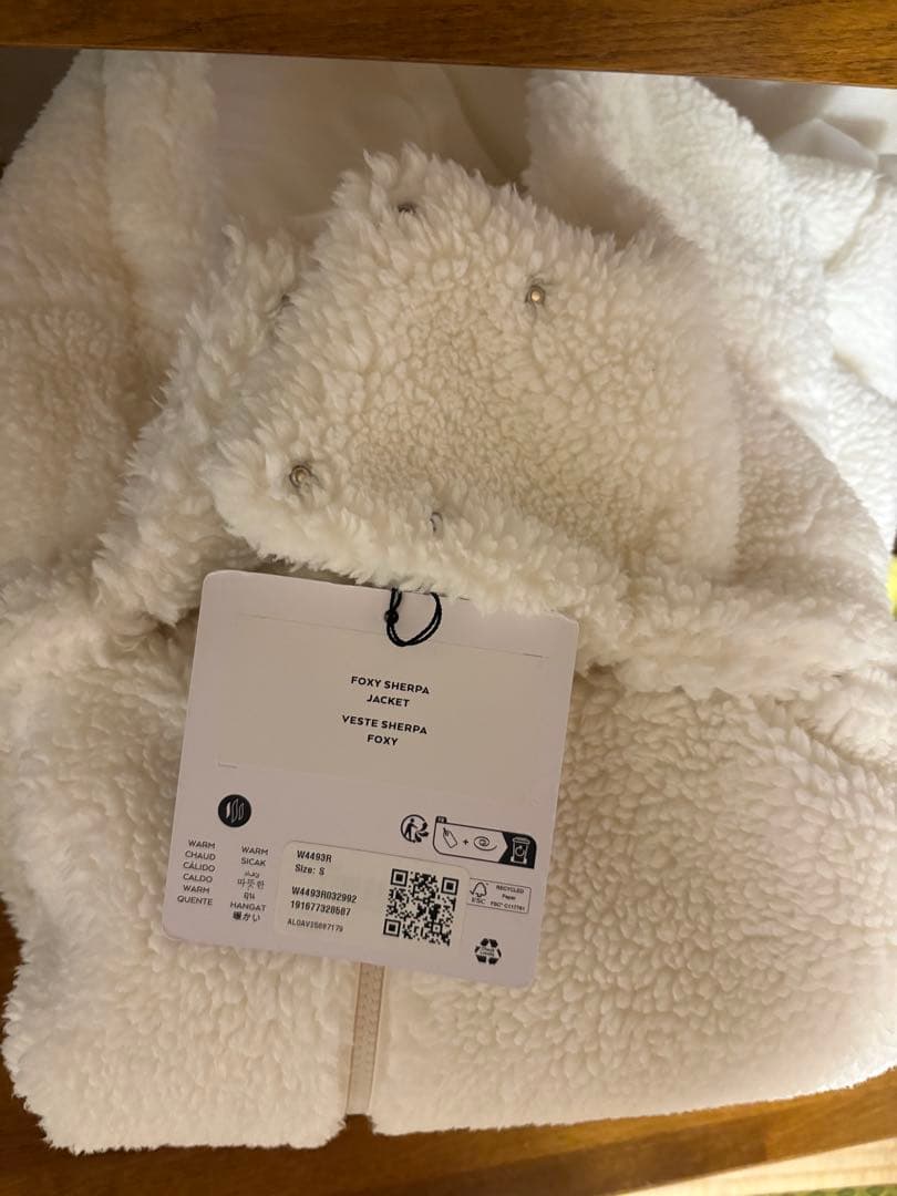 新品タグ付き　ALO Yoga　Foxy Sherpa Jacket