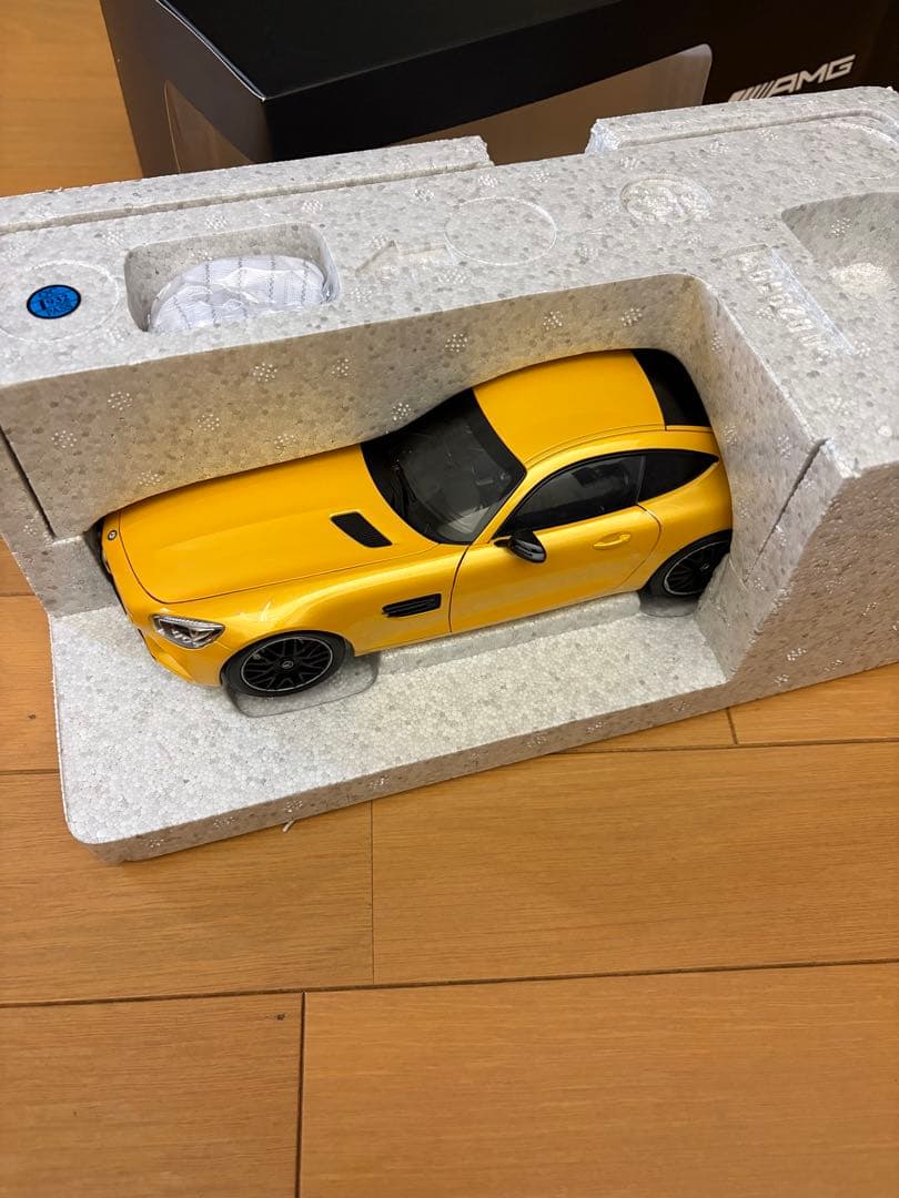 Mercedes公式 AMG GT S イエロー 1/18スケール