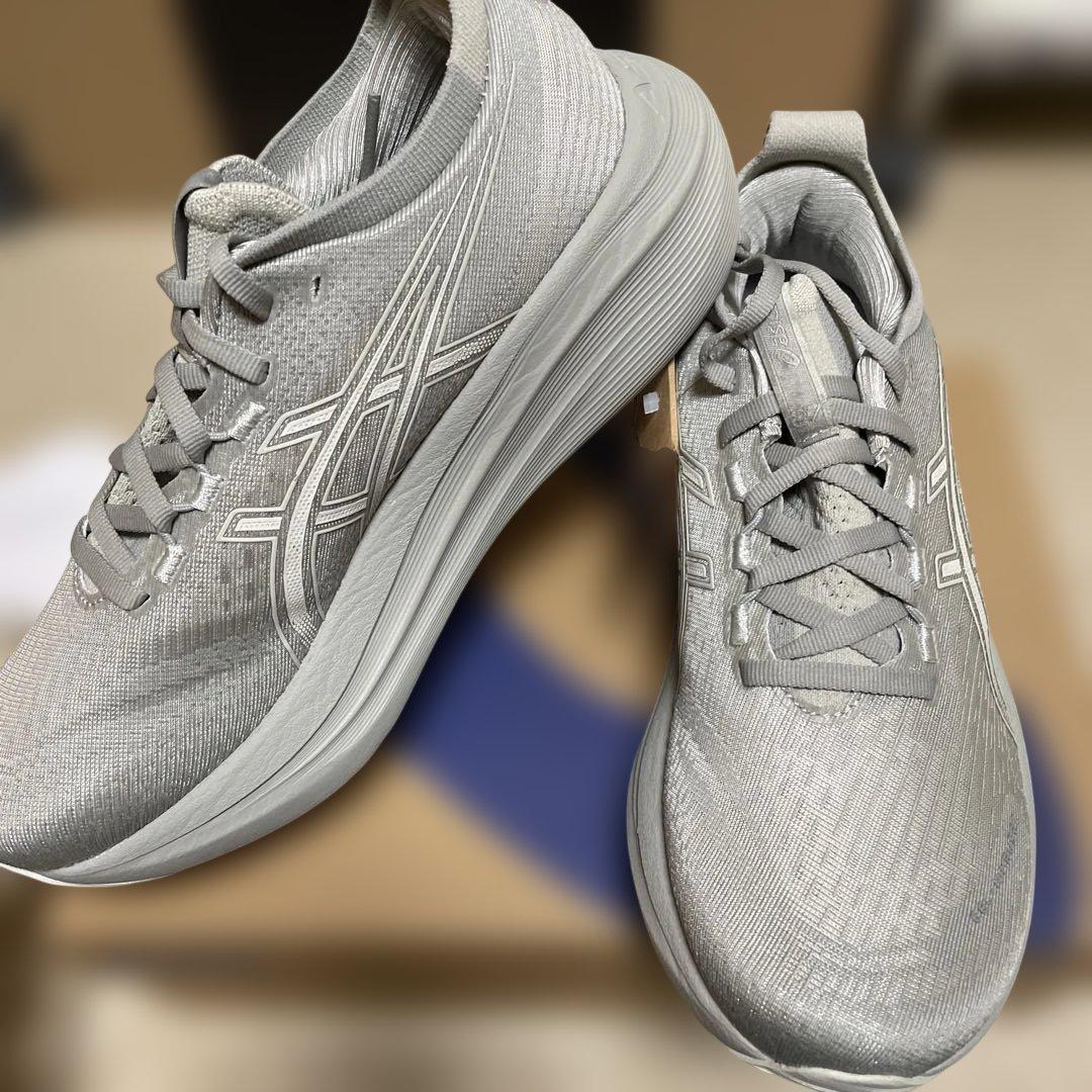 ASICS グレー ランニングシューズ　#1043