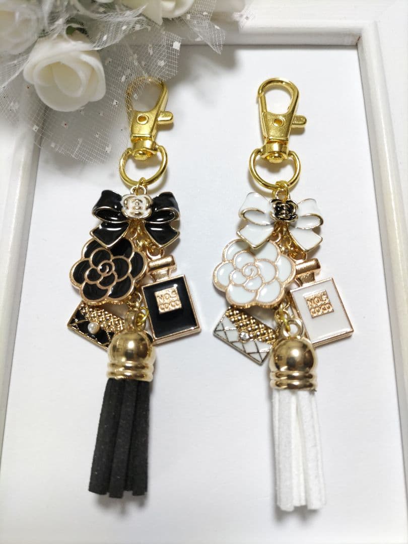 ハンドメイドチャーム　キーホルダー　キラキラカメリア　黒系　他おまとめ