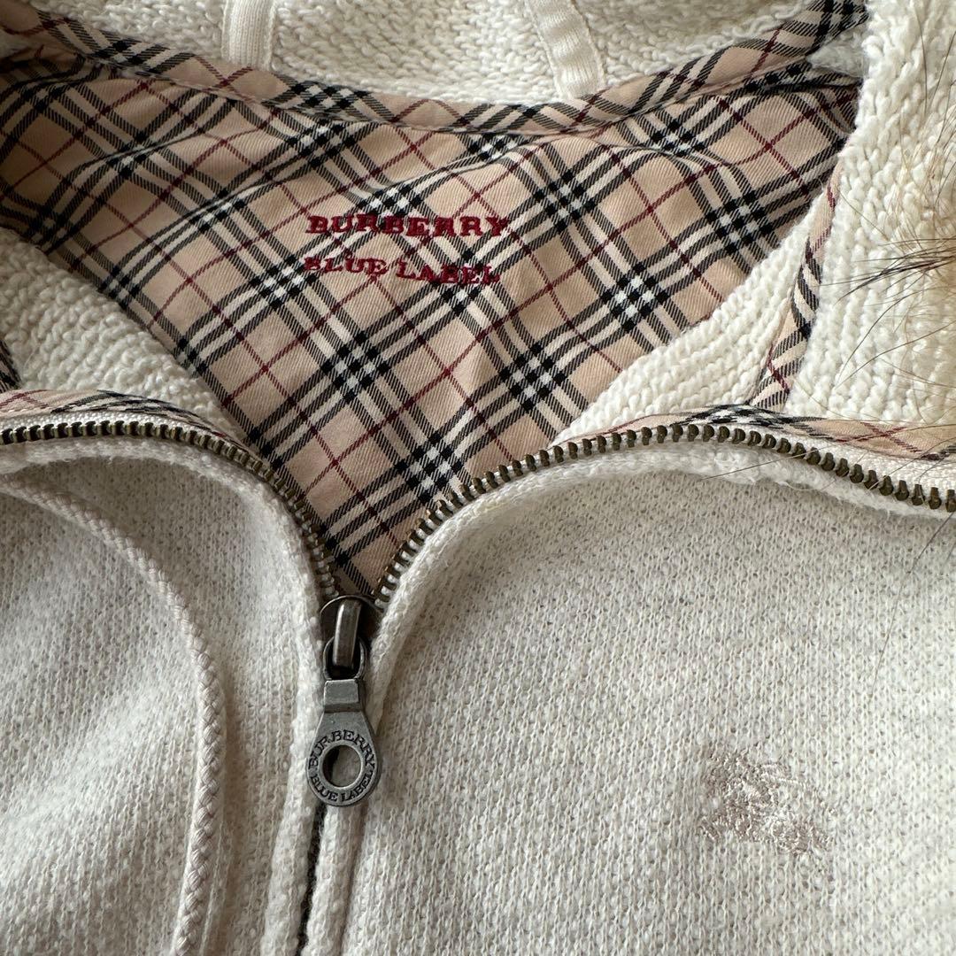 【Burberry Blue Label】ファー付きホワイトパーカー