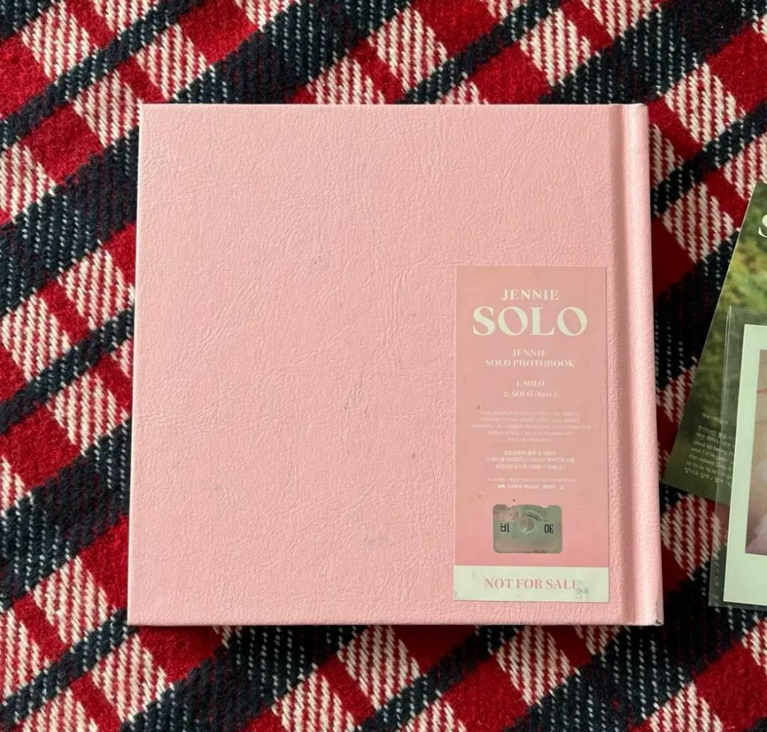 JENNIE SOLO アルバム ピンク