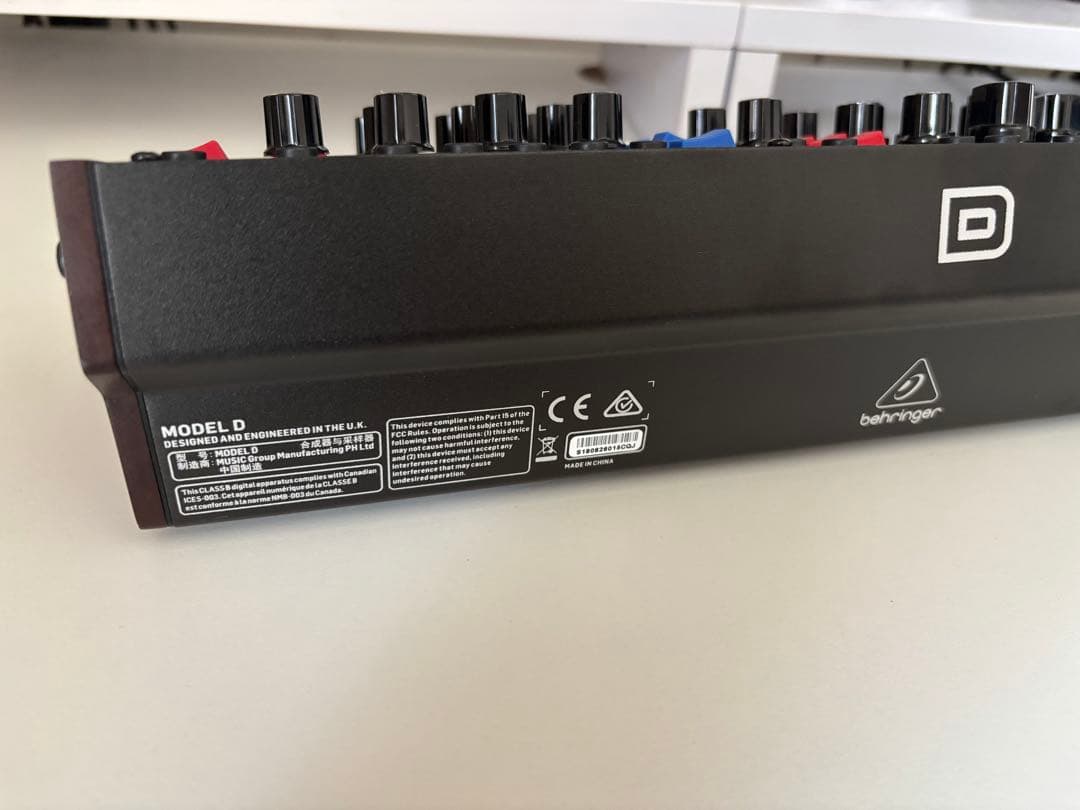 Behringer MODEL D ベリンガー アナログシンセサイザー