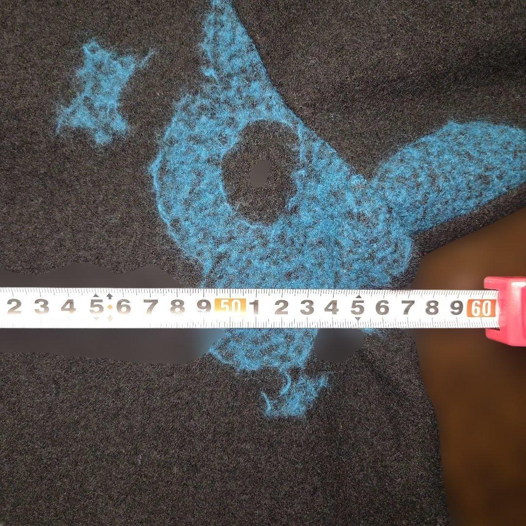 【慈雨】黒に青の花模様の圧縮ニット