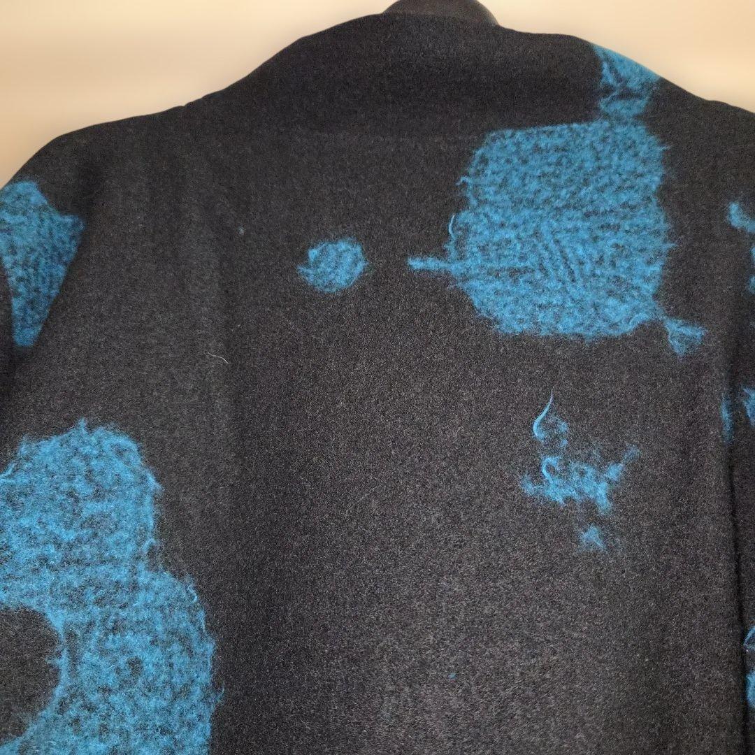 【慈雨】黒に青の花模様の圧縮ニット