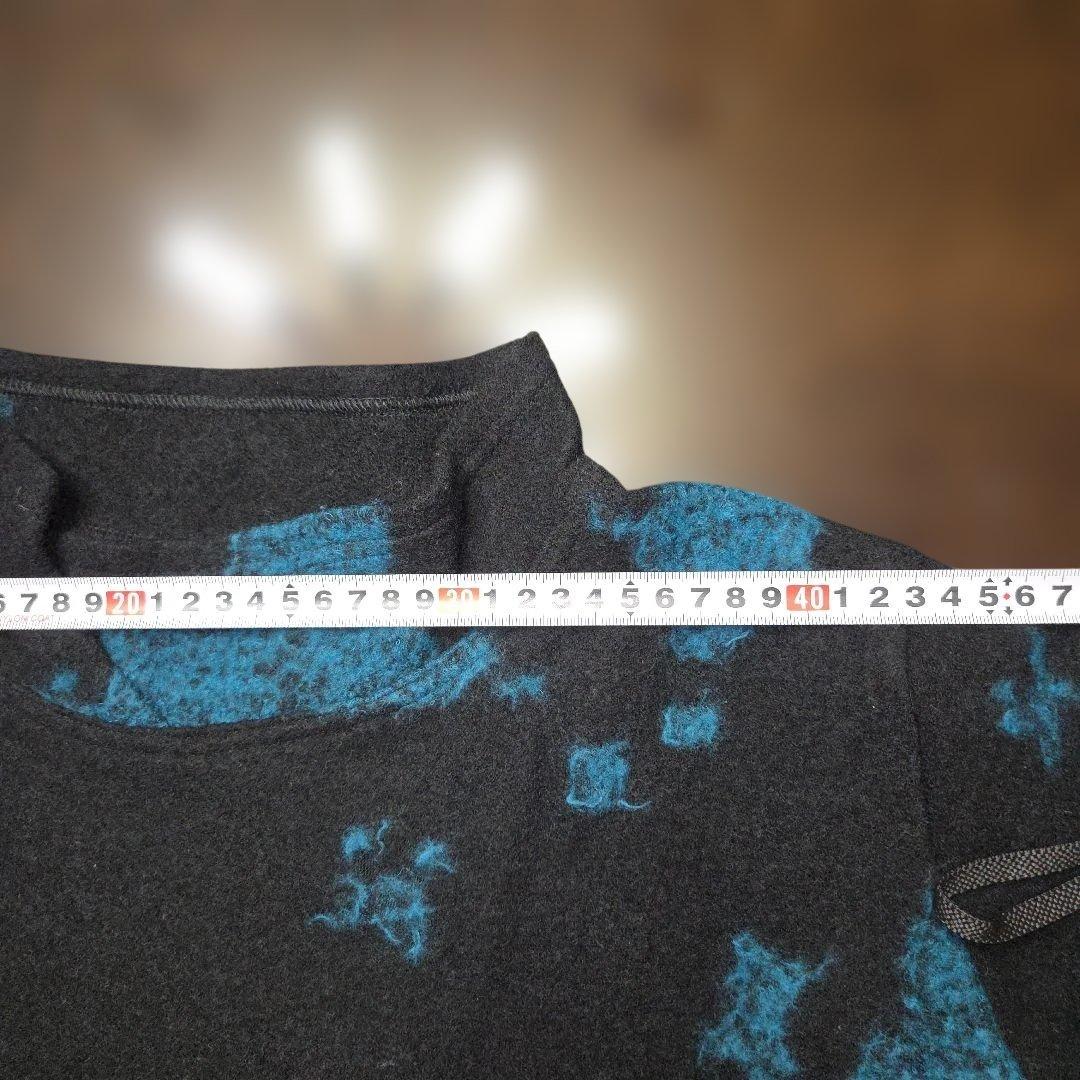 【慈雨】黒に青の花模様の圧縮ニット