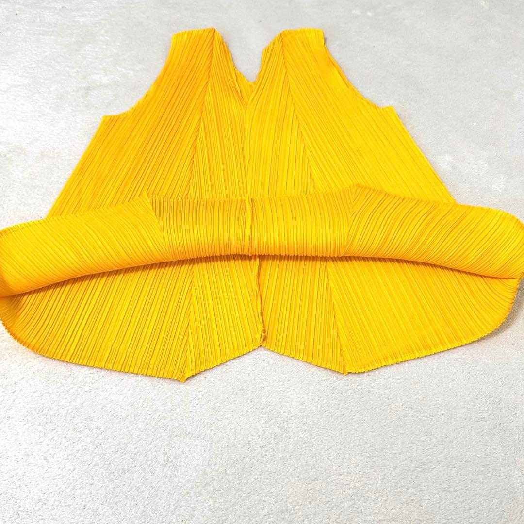 極美品✨PLEATS PLEASE 斜めプリーツ　変形　イエロー　ノースリーブ