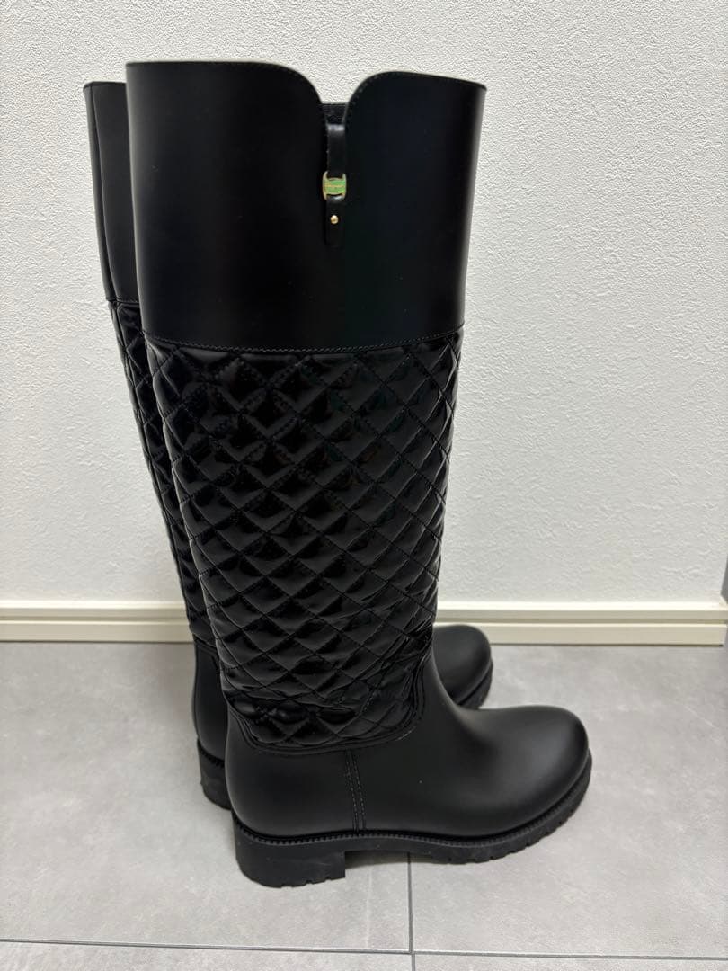 Salvatore Ferragamo ロングブーツ キルティング ヴァラリボン