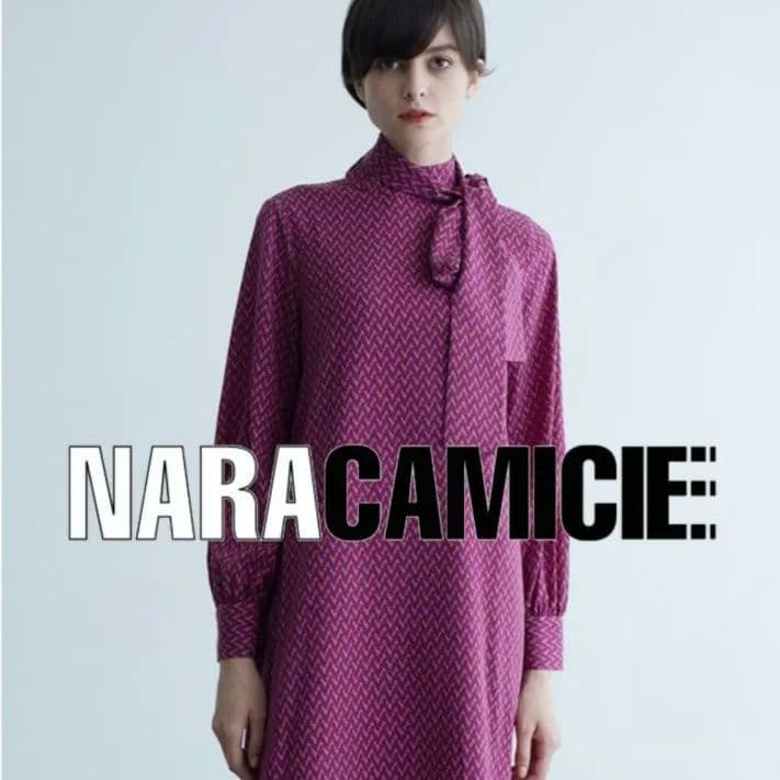 【極美品25300】ナラカミーチェ♦️2026✨幾何柄スタンドネックリボン付OP