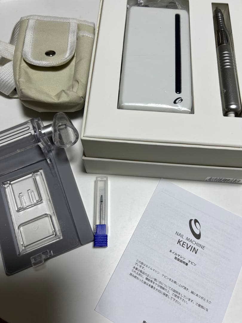シャレドワ　ケビン　ネイルマシン　ホワイト